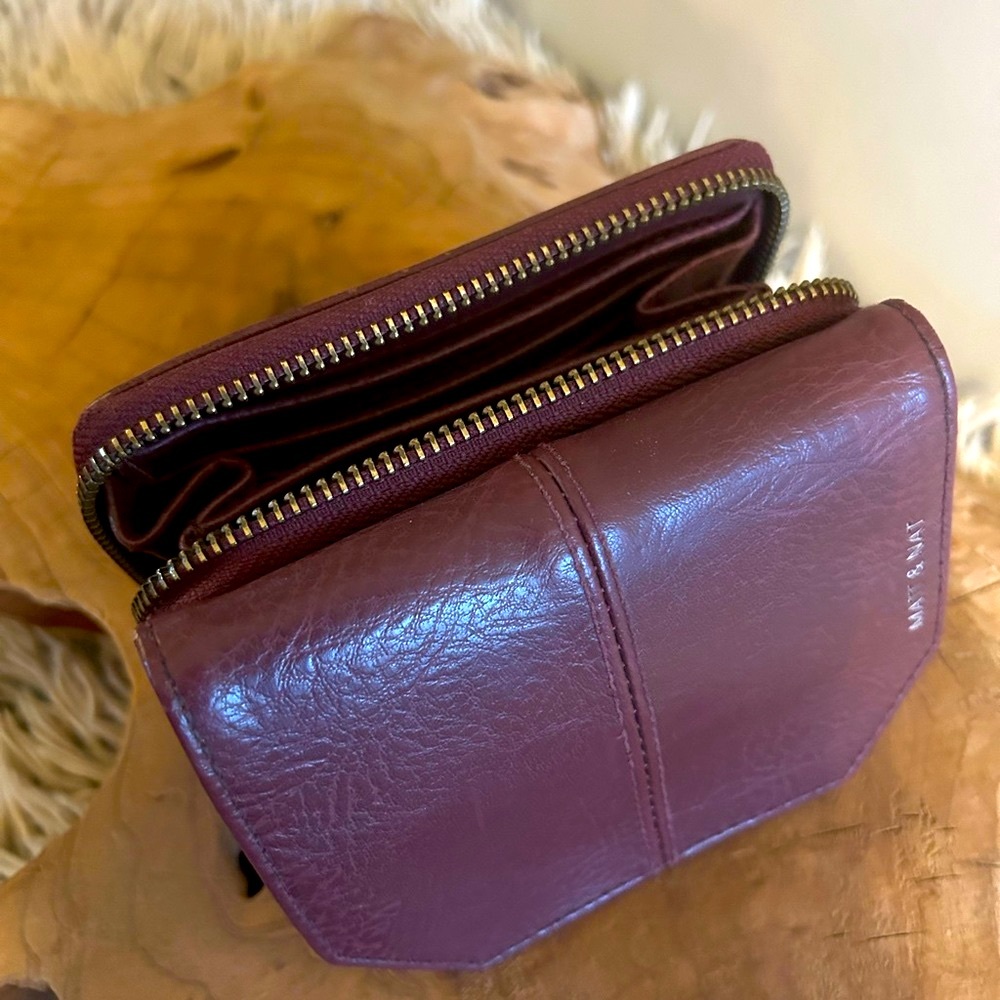 Matt & Nat wallet in burgundy! ✌️